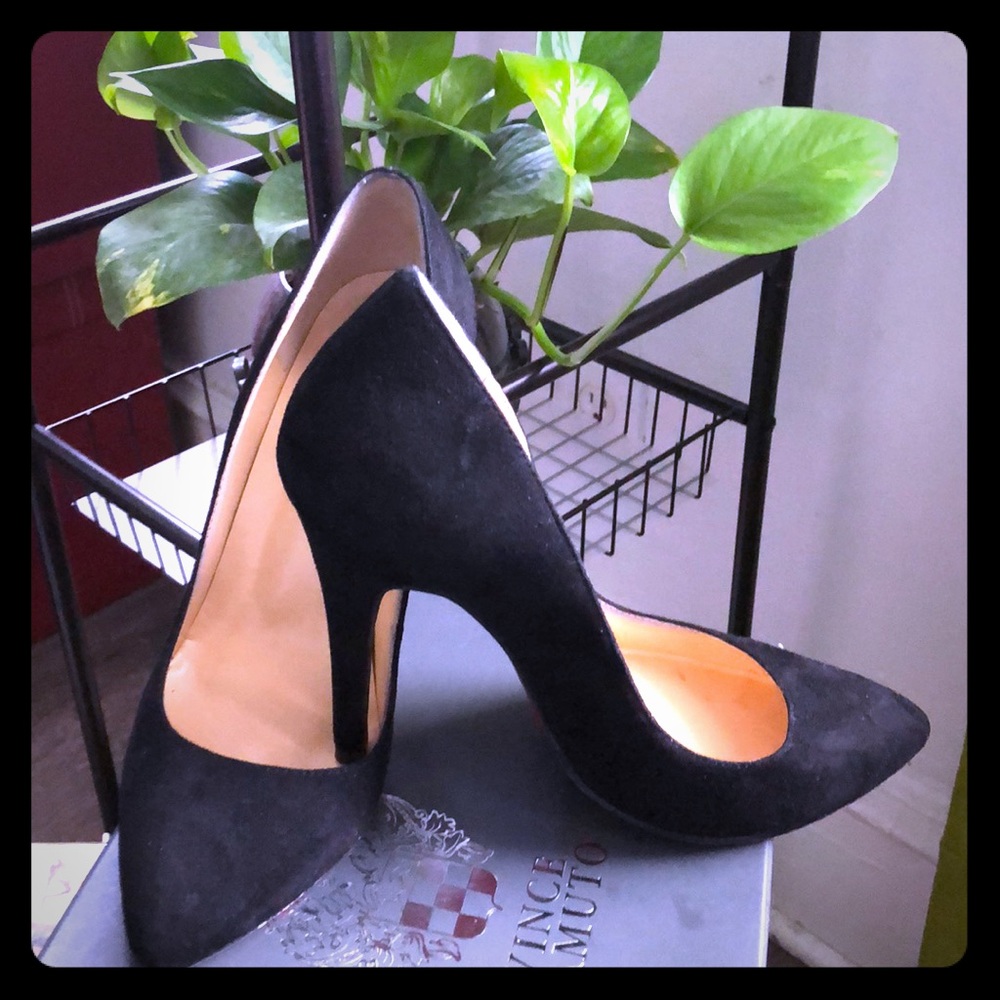 Red Bottom “signature AIBARBIE” pumps.